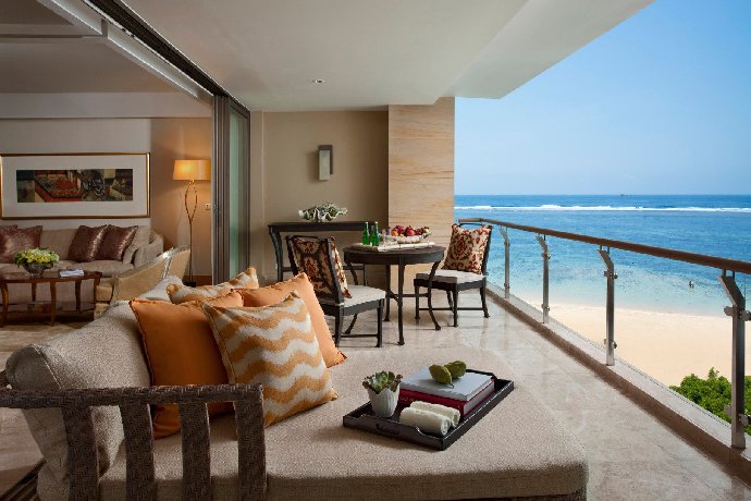 The Earl Suite Beachfront View