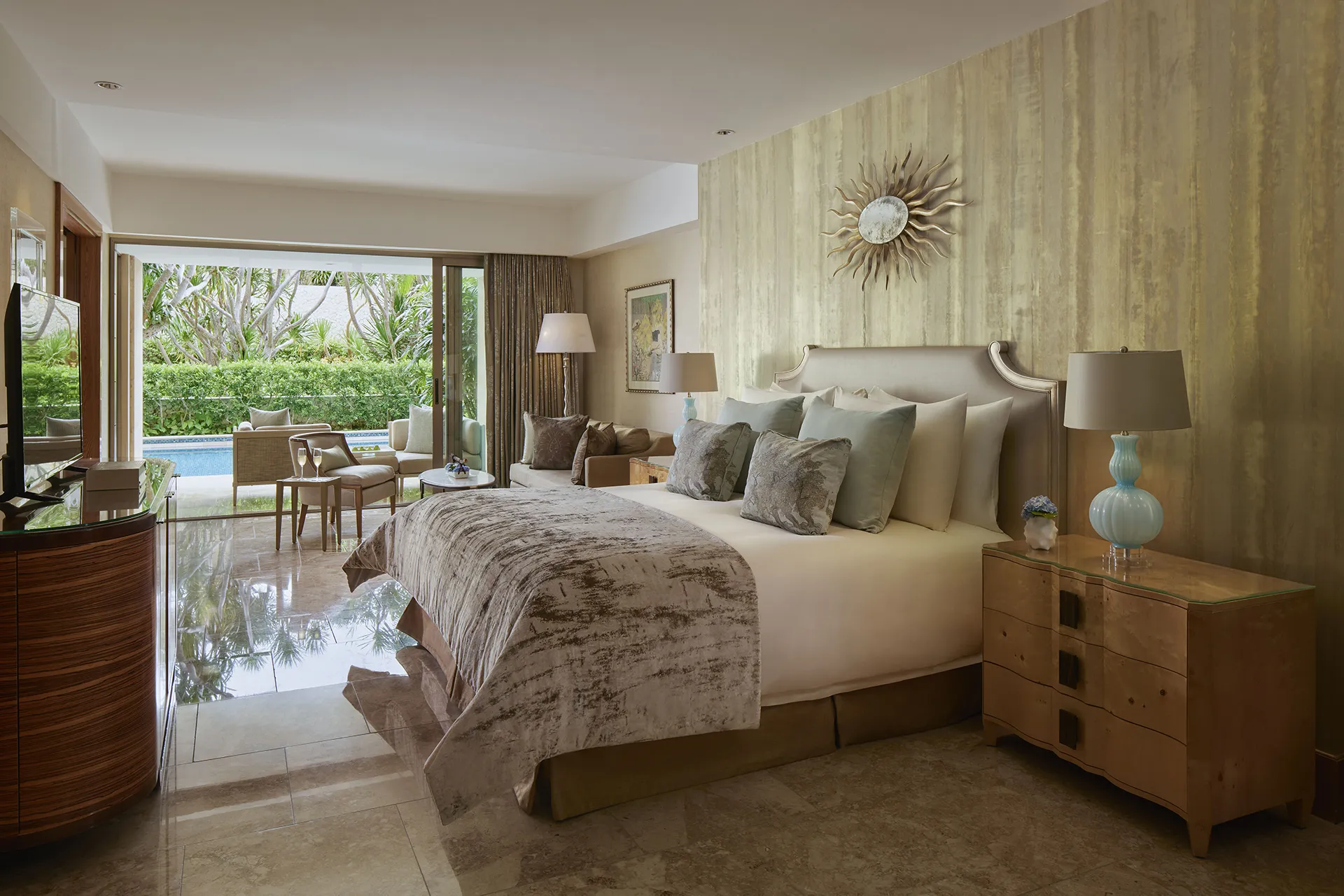 Royal Lagoon Suite