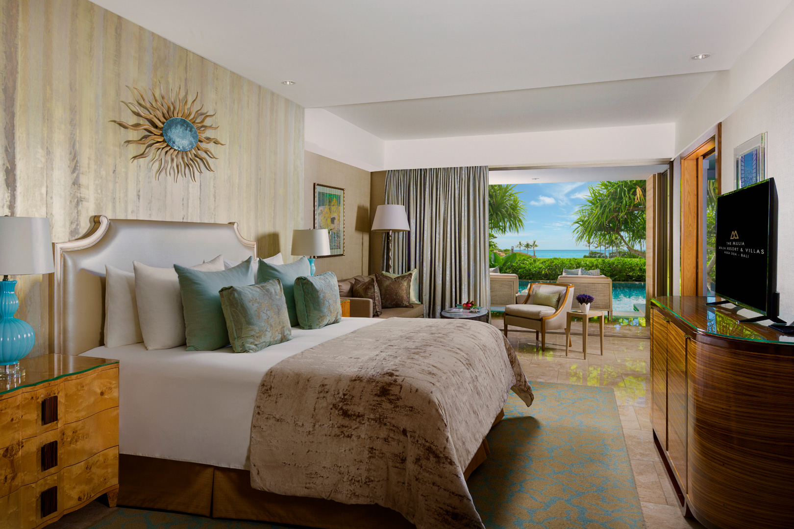 Royal Beachfront Lagoon Suite