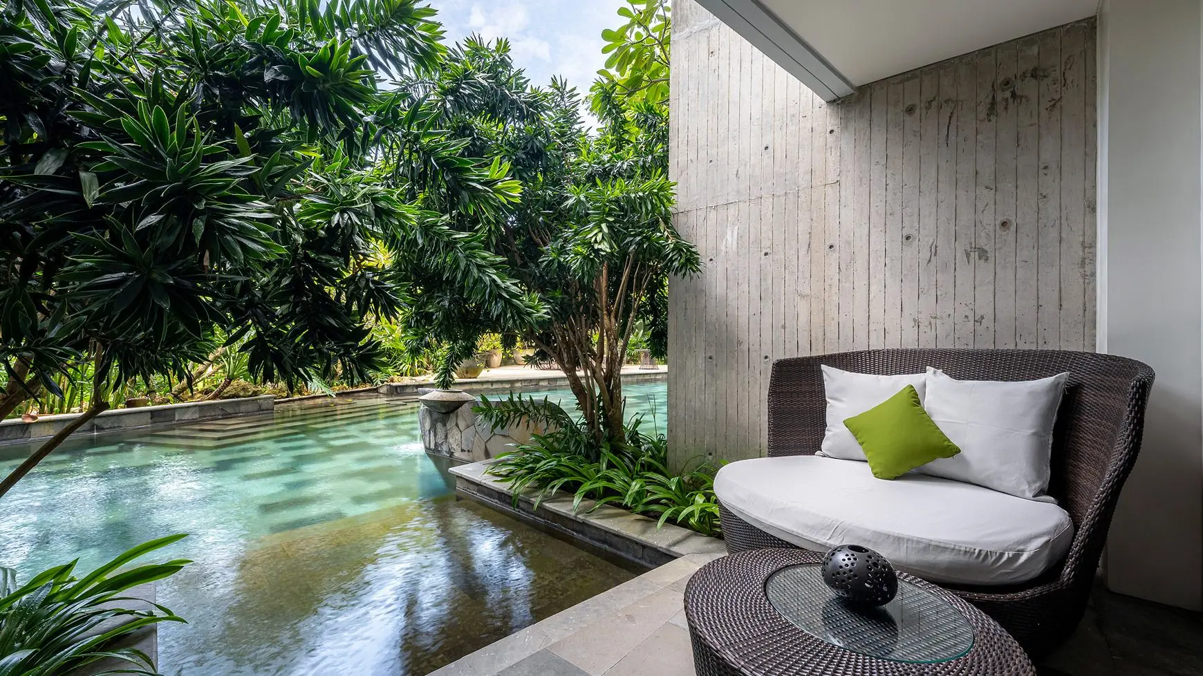 Pool Access Room