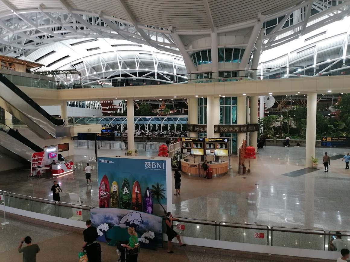 발리 공항 내부